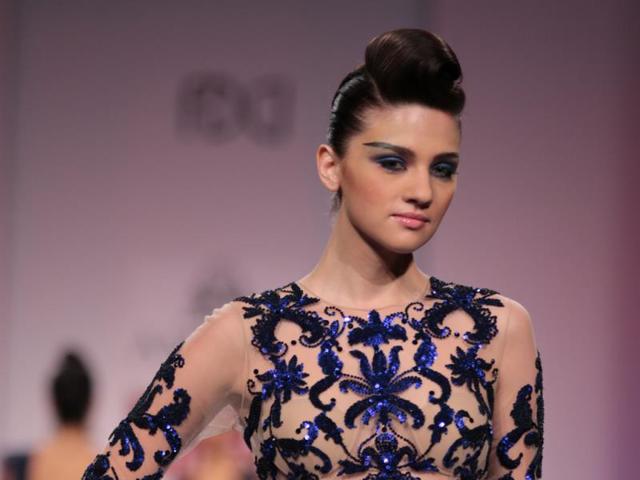 <p>Designer Charu Parashar revived age old intricate Indian embroidery in the ongoing Wills Lifestyle Fashion Week in India's national capital, New Delhi on Thursday. She focused on Indian embroidery through her collection during the second day of Autumn/Winter Wills Lifestyle Fashion Week 2014. Her collection comprised of kaftans, dresses, coats in blue, red and black colors. The bi-annual edition of Fashion Design Council of India, Wills Lifestyle India Fashion Week Autumn-Winter 2014 is celebrating the 23rd edition on the runway from March 26 to March 30.</p>