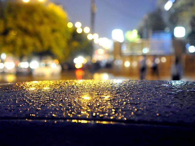 Late evening rain in Delhi leads to drop in maximum temperature. It also remained overcast the whole day (Subrata Biswas/HT photo) Late evening rain in Delhi leads to drop in maximum temperature. It also remained overcast the whole day (Subrata Biswas/HT photo)