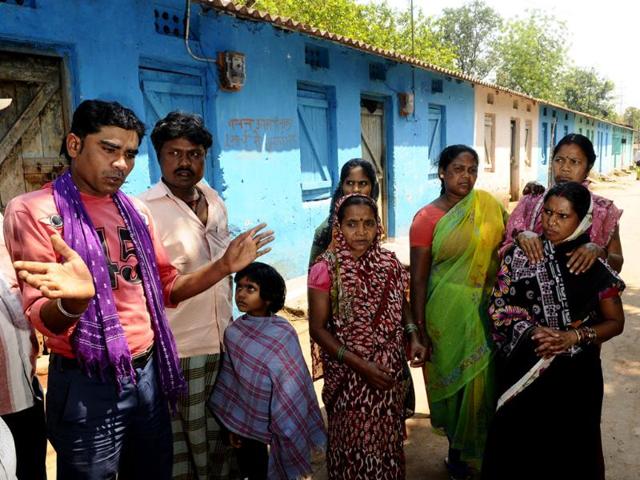 Members of some of the 115 families displaced by the rail tracks. They were promised houses by Raman Singh but have no option but staying in hovels abandoned by sacked BSP workers. (Source: Vipin Kumar)