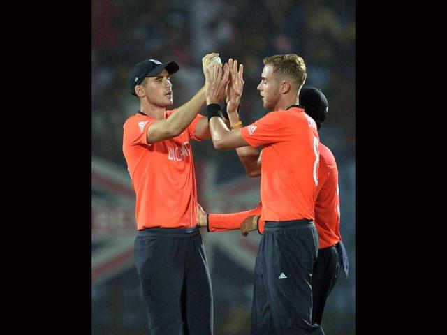 England's Stuart Broad (R) celebrates the wicket of South Africa's Hashim Amla with Alex Hales during their ICC World Twenty20 match at the Zahur Ahmed Chowdhury Stadium in Chittagong. (AFP Photo)
