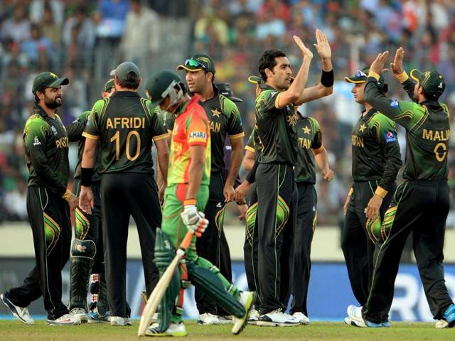 Pakistan's Umar Gul (3R) celebrates with teammates the wicket of Bangladesh's Tamim Iqbal during the ICC World Twenty20 match at the Sher-e-Bangla National Cricket Stadium in Dhaka. (AFP Photo)