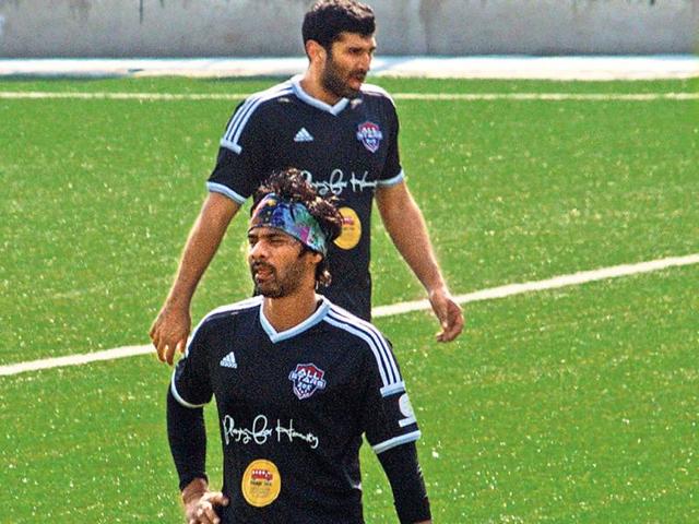 Shabbir Ahluwalia and Aditya Roy Kapur at a football game. Shabbir Ahluwalia and Aditya Roy Kapur at a football game.