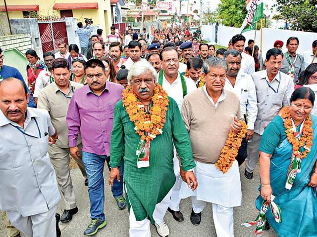 Chief-minister-Harish-Rawat-and-his-cabinet-colleagues-Dinesh-Aggarwal-and-Yashpal-Arya-among-others-carry-out-a-pada-yatra-in-Dehradun-on-Sunday-Rishi-Ballabh-HT-Photo Chief-minister-Harish-Rawat-and-his-cabinet-colleagues-Dinesh-Aggarwal-and-Yashpal-Arya-among-others-carry-out-a-pada-yatra-in-Dehradun-on-Sunday-Rishi-Ballabh-HT-Photo