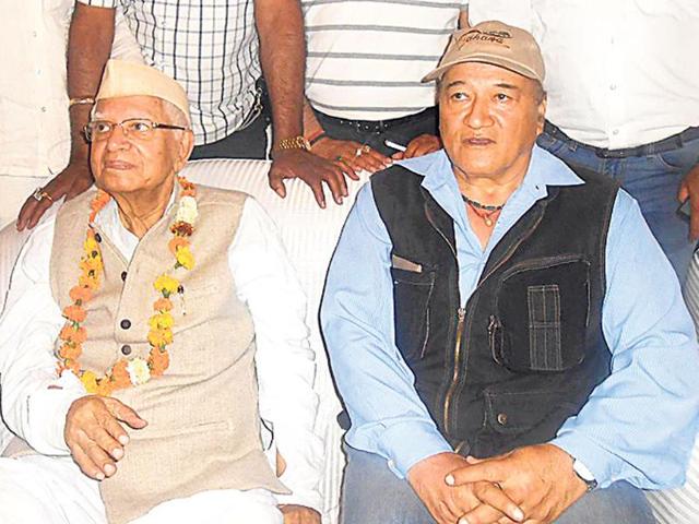 Vetran-Congress-leader-ND-Tiwari-left-along-with-Nainital-MP-KC-Singh-Baba-at-a-public-event-in-Kashipur-HT-Photo
