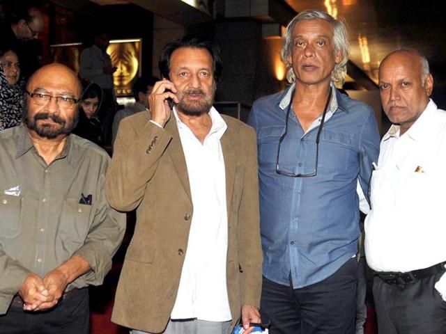 Govind Nihalani, Shekhar Kapoor, Sudhir Mishra and producer Manmohan Shetty pose for a photograph during a promotional event for Kochadaiiyaan in Mumbai. (AFP Photo)