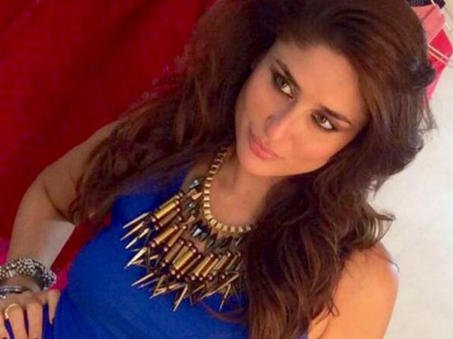 Kareena Kapoor looks stunning on the sets of Akshay Kumar's Gabbar. The lady will be seen in an item number for the film.