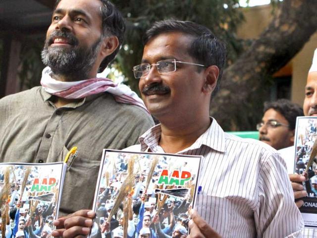 Aam Admi Party (AAP) leader Arvind Kejriwal poses with party officials as he releases his party's election manifesto at a press conference in New Delhi. (Virendra Singh Gosain/HT photo)
