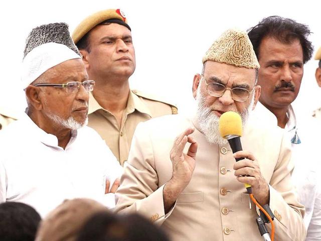 Shahi-Imam-of-Delhi-s-Jama-Masjid-Syed-Bukhari-announces-his-support-for-Congress-in-the-coming-Lok-Sabha-elections-during-a-press-conference-in-New-Delhi-Ajay-Aggarwal-HT-photo Shahi-Imam-of-Delhi-s-Jama-Masjid-Syed-Bukhari-announces-his-support-for-Congress-in-the-coming-Lok-Sabha-elections-during-a-press-conference-in-New-Delhi-Ajay-Aggarwal-HT-photo