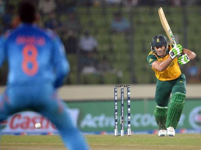South Africa's batsman Faf du Plessis (R) plays a shot during their ICC World Twenty20 match against India at the Sher-e-Bangla National Cricket Stadium in Dhaka. (AFP Photo)