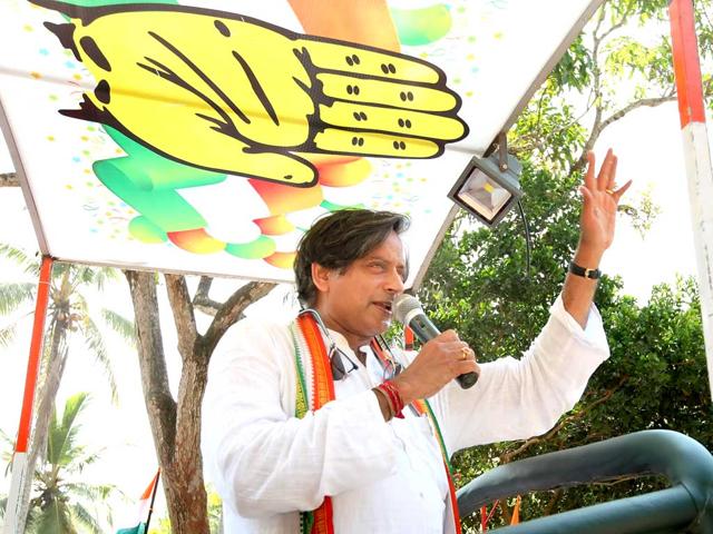 A-photo-of-Congress-candidate-Shashi-Tharoor-campaigning-in-Thiruvananthpuram-Vivek-R-Nair-HT-photo A-photo-of-Congress-candidate-Shashi-Tharoor-campaigning-in-Thiruvananthpuram-Vivek-R-Nair-HT-photo