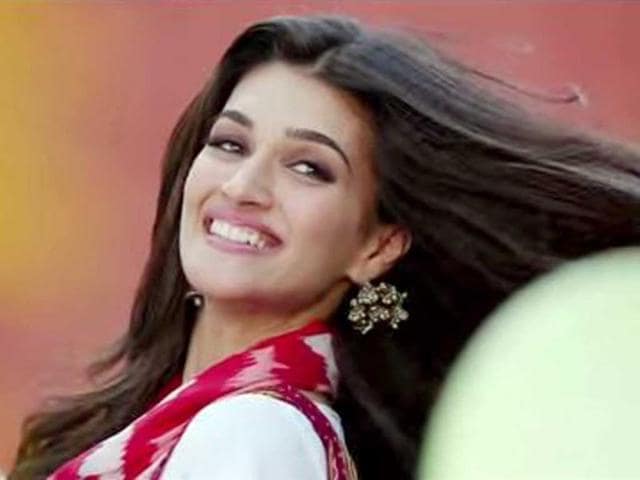 Kriti Sanon debuts with Heropanti.