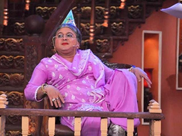 Rajat Sharma questions Dadi aka Ali Asgar on Comedy Nights with Kapil.