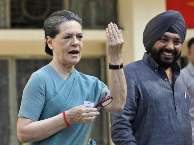 Congress president Sonia Gandhi shows her ink-marked finger after casting her vote at Nirman Bhawan polling station in New Delhi. DPCC chief Arvinder Singh Lovely is also seen. (Raj K Raj/HT Photo)