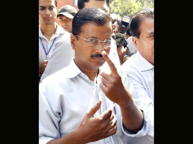 AAP convener Arvind Kejriwal, after casting his vote with his family at Tilak Marg in New Delhi. (Ajay Aggarwal/HT Photo)