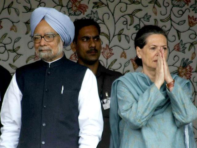 Prime-Minister-Manmohan-Singh-looks-on-as-Congress-Party-President-Sonia-Gandhi-gestures-during-the-foundation-stone-lying-ceremony-of-hydro-power-project-in-Kishtwar-Jammu-AFP-Photo-Files