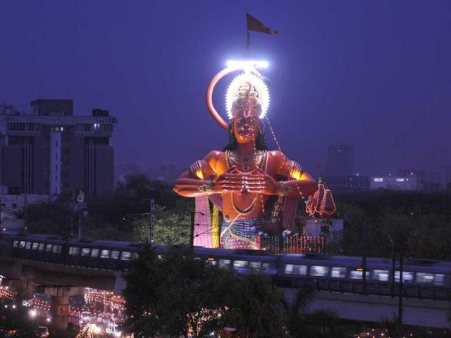 The illuminated statue of Lord Hanuman on the eve of Hanuman Jayanti at Karol Bagh in New Delhi. (Sonu Mehta/HT Photo)