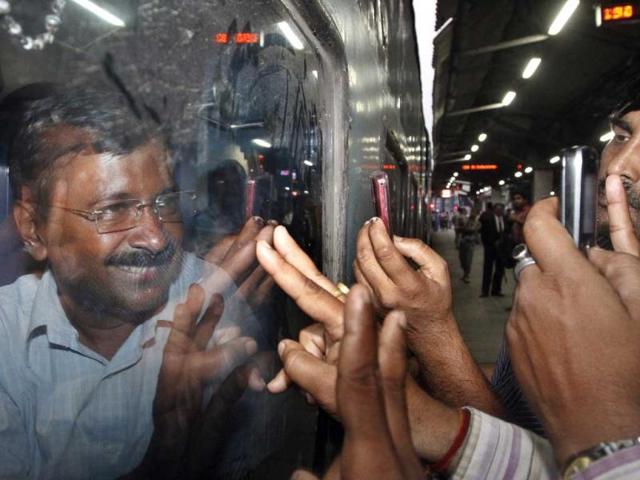 Arvind Kejriwal leaves for Varanasi from New Delhi Railway Station for election campaign at his constituency. (Sanjeev Verma/HT Photo)