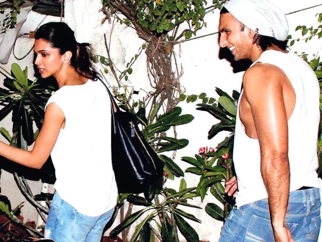 Deepika Padukone & Ranveer Singh: We wonder if the so-called ‘good friends’ are making a statement. You know, what with celeb couples around the world dressing alike to events. (Photos: Yogen Shah)