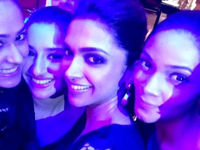 Fans are overwhelmed to get a selfie with Deepika Padukone.