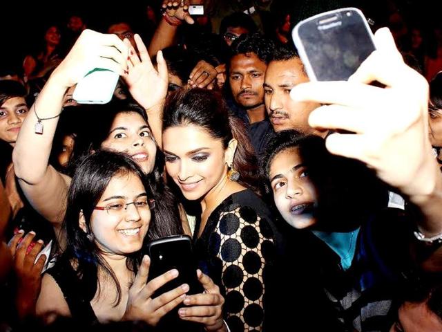 Deepika Padukone poses with fans for a selfie. The actor chose 10 fans and trained them for rampwalk. Take a look.