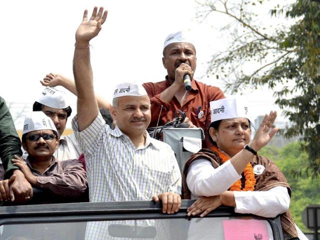 Aam Aadmi Party (AAP) leader Manish Sisodia and Lok Sabha candidate Parveen Amanullah during an election campaign in Patna. (PTI Photo)