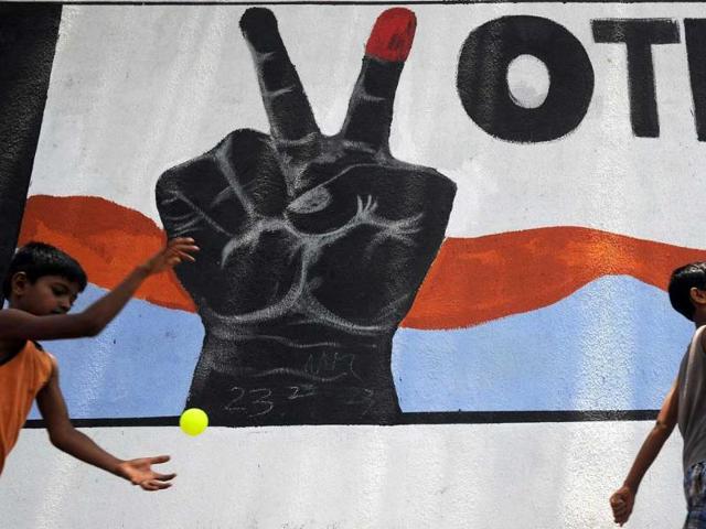 Children walk past an Indian voter awareness mural in Mumbai. (AFP photo)