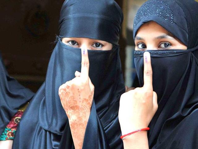 First-time-voters-show-their-ink-mark-after-casting-vote-in-Jaipur-Himanshu-Vyas-HT-Photo First-time-voters-show-their-ink-mark-after-casting-vote-in-Jaipur-Himanshu-Vyas-HT-Photo