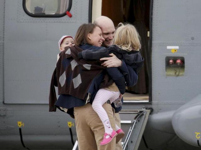 Nicolas Henin (2 R), French journalist, is greeted by his family moments after the arrival of the ex-hostages by helicopter from Evreux to the military airbase in Villacoulbay, near Paris. (Reuters Photo)