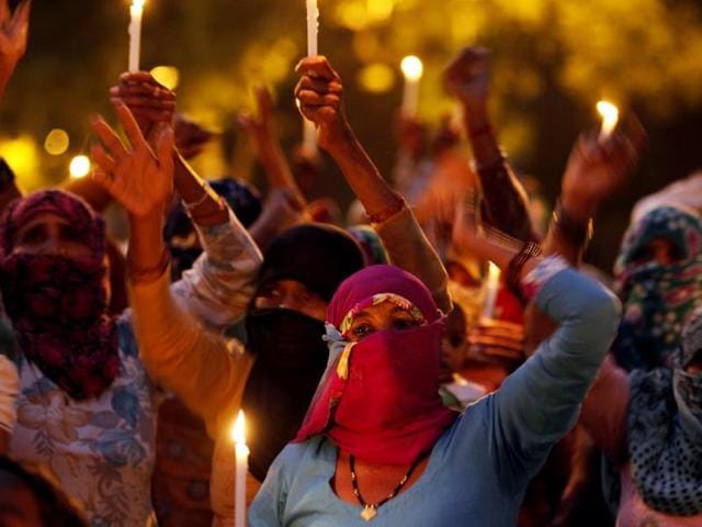 JNU students along with local people from Hisar hold banners and candles, during a protest against the Hisar Rape case at Janter Manter in New Delhi.(Raj K Raj/HT file Photo)