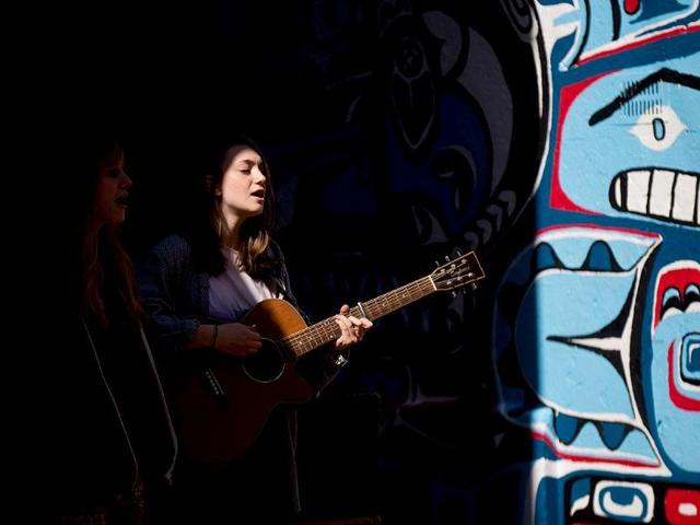 This-file-photo-shows-a-busker-performing-in-Brighton-southern-England-AFP-photo-Files This-file-photo-shows-a-busker-performing-in-Brighton-southern-England-AFP-photo-Files