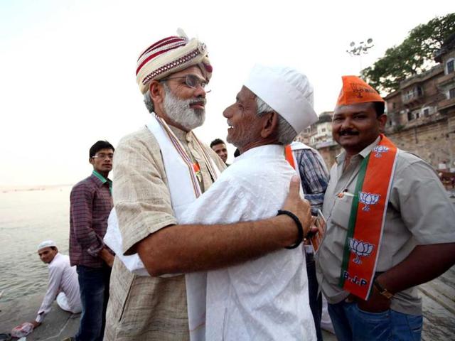 A lookalike of BJP's PM candidate Narendra Modi campaigning on the banks of river Ganga in Varanasi. (Arun Sharma/HT photo)