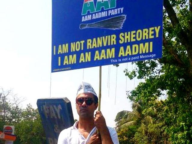 Ranvir Shorey says he is not Ranvir Shorey! Yes, the actor along with several others held placards echoing the 'Main Bhi Anna' sentiment in different words - 'Mai Aam Admi Hoon'.