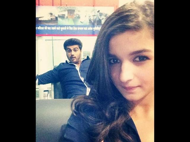Alia Bhatt clicks an interesting selfie with Arjun Kapoor.