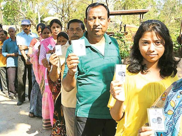 Voters-queue-up-at-a-polling-station-in-Deoghar-on-Thursday-Binod-Kumar-Sharma-HT-Photo Voters-queue-up-at-a-polling-station-in-Deoghar-on-Thursday-Binod-Kumar-Sharma-HT-Photo