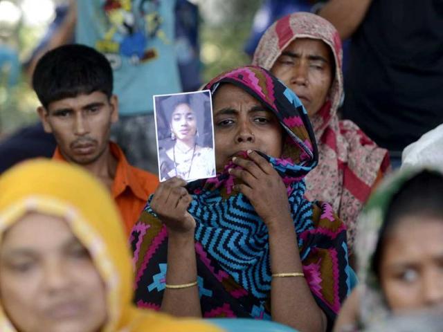 A Bangladeshi relative of a victim of the Rana Plaza building collapse during the first anniversary of the disaster at the site where the building once stood in Savar on the outskirts of Dhaka. (AFP photo)