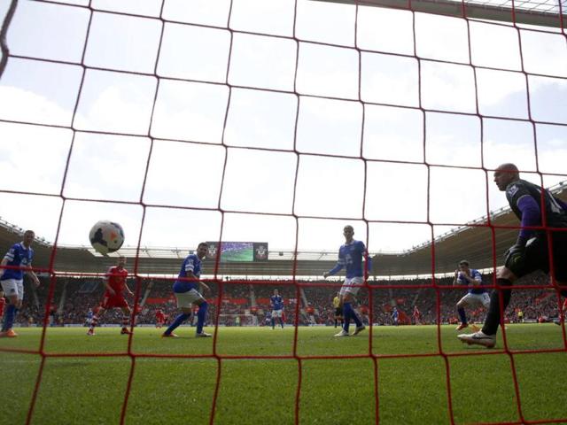 Everton-s-Seamus-Coleman-3-R-scores-an-own-goal-during-their-English-Premier-League-soccer-match-against-Southampton-at-St-Mary-s-stadium-in-Southampton-southern-England-Reuters-Photo Everton-s-Seamus-Coleman-3-R-scores-an-own-goal-during-their-English-Premier-League-soccer-match-against-Southampton-at-St-Mary-s-stadium-in-Southampton-southern-England-Reuters-Photo