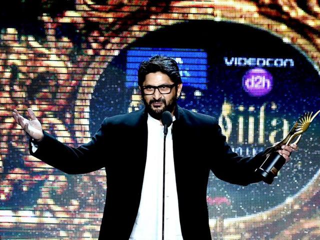 Bollywood actor Arshad Warsi receives the award for Best Performance in a Comic Role during the fourth and final day of the 15th International Indian Film Academy (IIFA) Awards at the Raymond James Stadium in Tampa, Florida, April 26, 2014. (AFP)