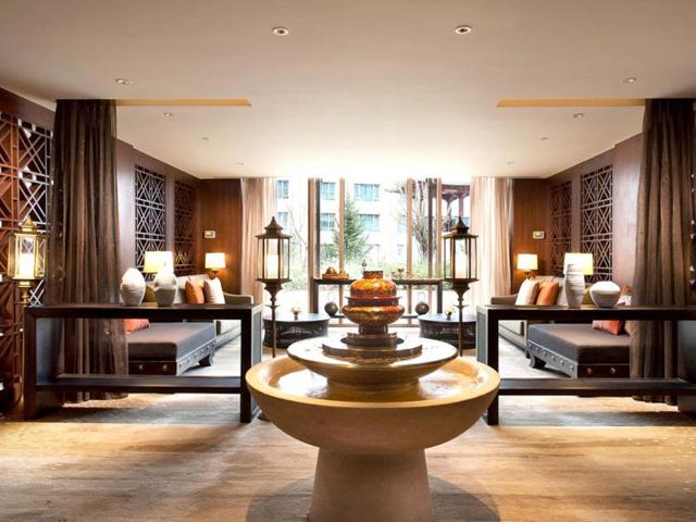 Shangri-La Lhasa features an oxygen lounge that provides guests with the same O2 levels found at sea level to help them acclimatize to their new altitude.