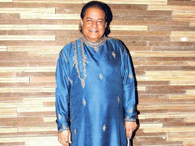 Anup Jalota poses for shutterbugs.