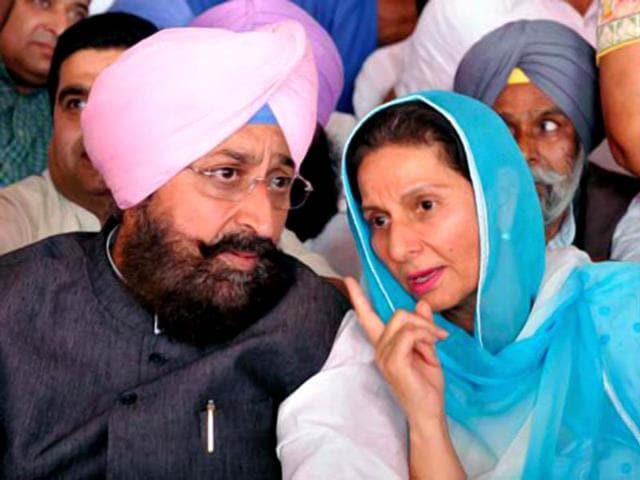 PPCC president Partap Singh Bajwa (L) with during a meeting of the Congress workers in Patiala. (HT photo/Bharat Bhushan)