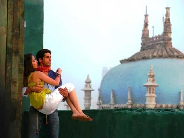 Sidharth Malhotra and Shraddha Kapoor in a still from the track Galliyan.