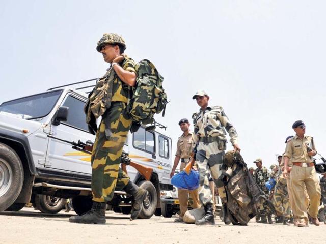 Border-Security-Force-jawans-leave-for-election-duty-in-Chakrata-assembly-constituency-from-Parade-Ground-in-Dehradun-Rishi-Ballabh-HT-Photo