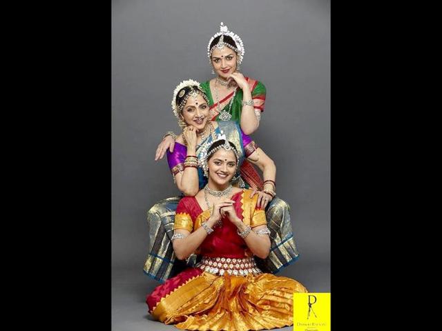 Hema Malini performs with daughters Esha and Ahana.
