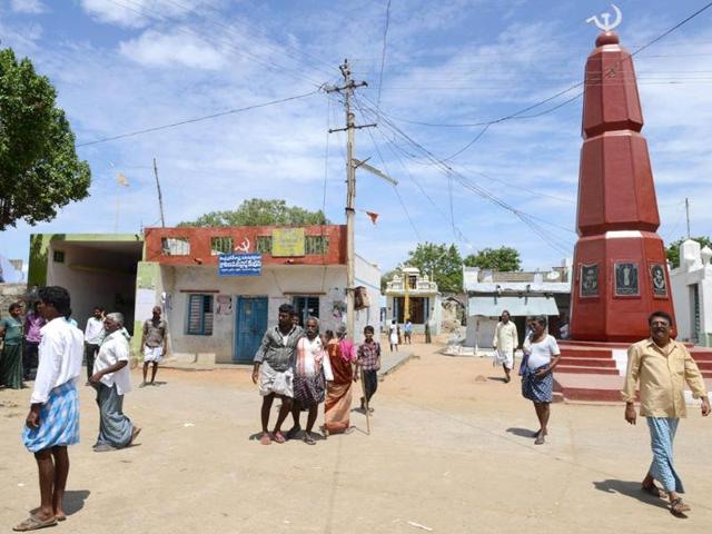 Voters walk to a polling station in Bollavaram village decided to vote this year after boycotting the election for the past 35 years as the village was under the influence of CPI-ML group. (AFP Photo)