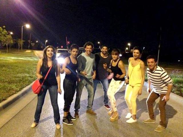 Deepika Padukone, Hrithik Roshan, Priyanka Chopra, Parineeti Chopra, Bipasha Basu hang out.