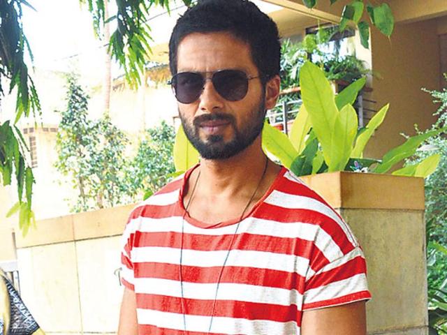 Shahid Kapoor is seen leaving his new Juhu pad. Coincidentally, his Kismat Konnection (2008) co-star Vidya Balan also resides with her husband Siddharth Roy Kapur in the same building