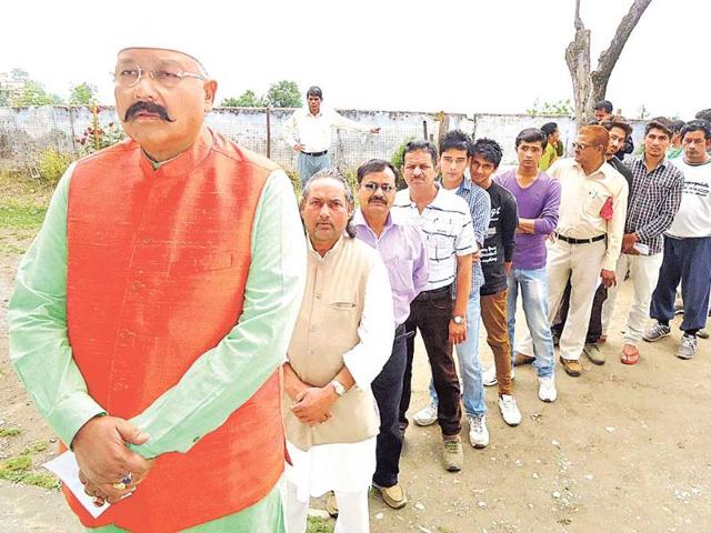 Pauri-MP-Satpal-Maharaj-awaits-is-turn-to-vote-in-Pauri-Arvind-Moudgil-HT-Photo