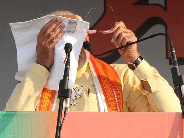 Narendra Modi address a public rally at Sakti Mandir Ground, Krishnanagar, Nadia, West Bengal. (Ashok Nath Dey/HT Photo)