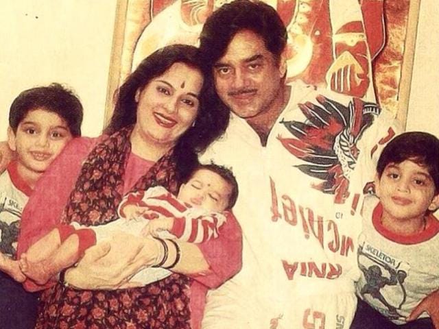 Infant Sonakshi Sinha with Poonam and dad Shatrughan Sinha.