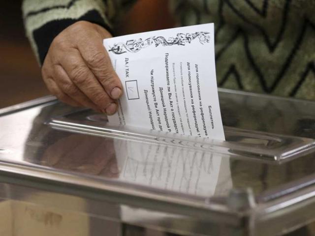 A-voter-casts-a-ballot-during-a-referendum-in-the-eastern-Ukrainian-city-of-Slaviansk-Reuters-Photo
